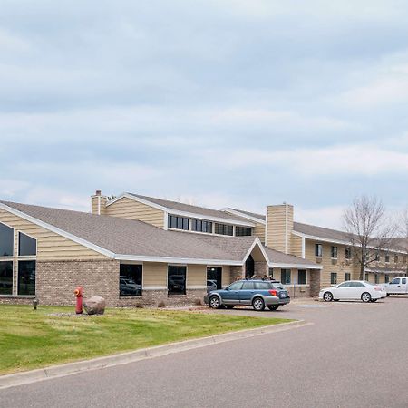 Days Inn & Suites By Wyndham Baxter Brainerd Area Buitenkant foto