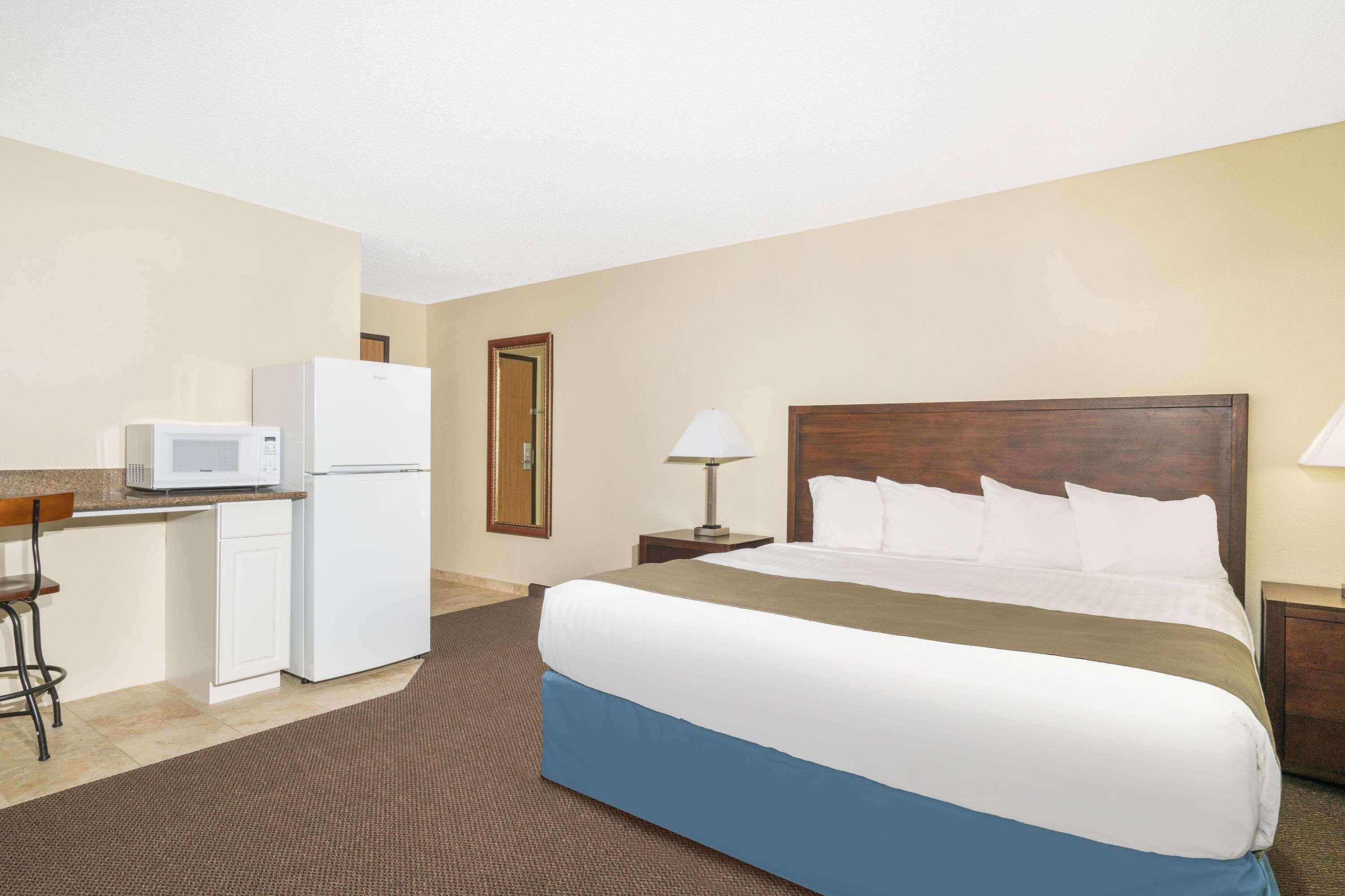 Days Inn & Suites By Wyndham Baxter Brainerd Area Buitenkant foto