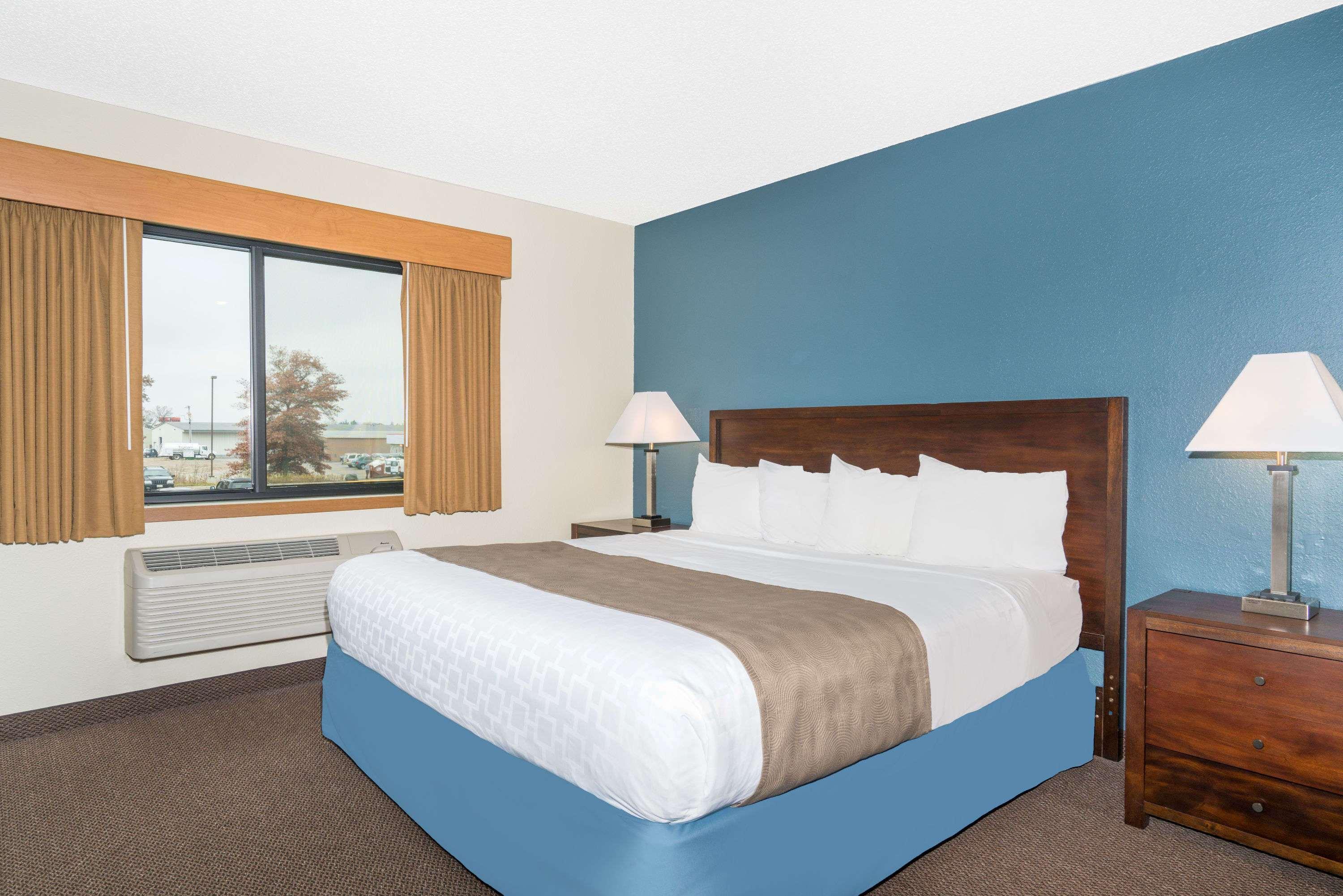 Days Inn & Suites By Wyndham Baxter Brainerd Area Buitenkant foto