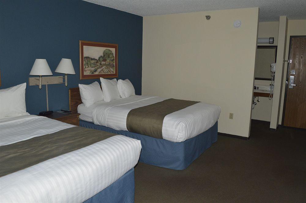 Days Inn & Suites By Wyndham Baxter Brainerd Area Buitenkant foto