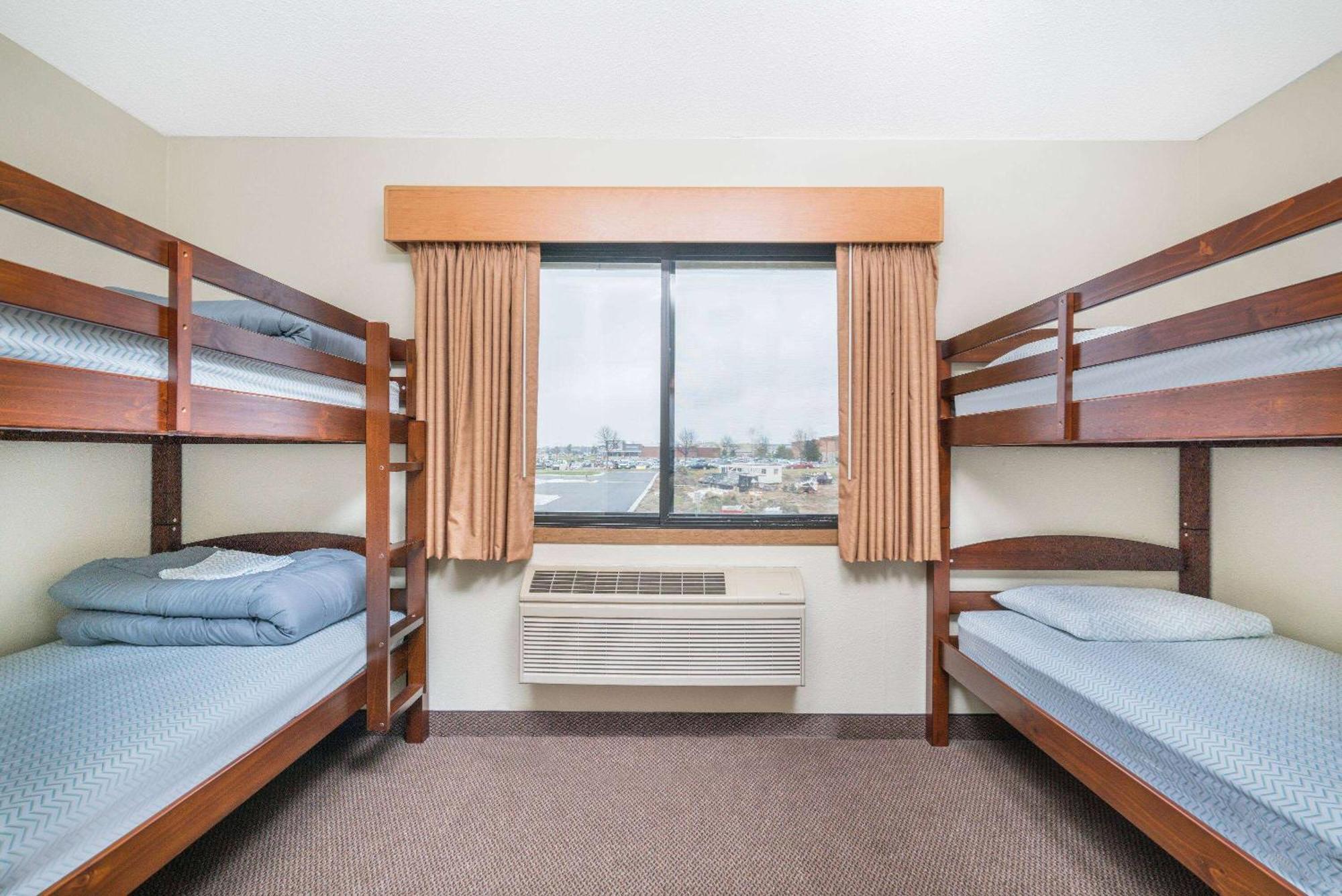 Days Inn & Suites By Wyndham Baxter Brainerd Area Buitenkant foto